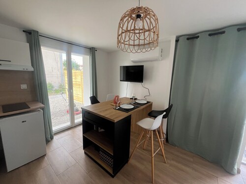 Le happynous cosy, climatisé, wifi, parking privé 