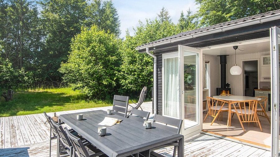 Peaceful Cabin Retreat in Ebeltoft