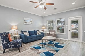 TV, offices - Copano Ridge- Private Pool | Private Dock (Rockport)