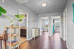 4 bedrooms, iron/ironing board, WiFi, bed sheets - Copano Ridge- Private Pool | Private Dock (Rockport)