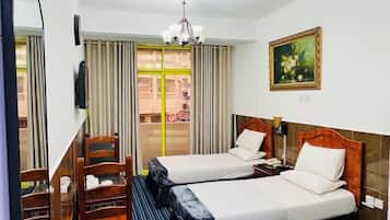 Dubbelrum eller tvÄbÀddsrum - balkong - utsikt mot staden | VÀrdeförvaringsskÄp pÄ rummet, mörklÀggningsgardiner och ljudisolering