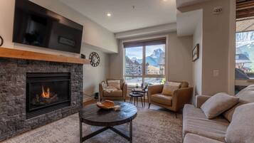 TV, peis og kontorer