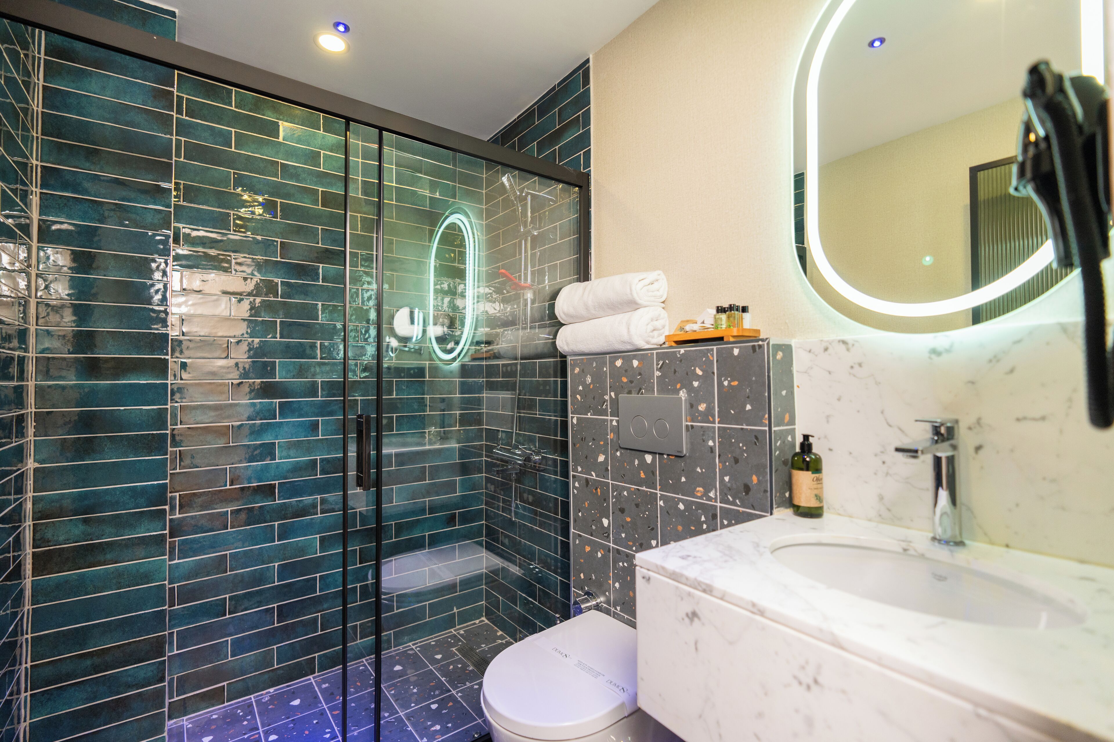 Junior Triple Room | Bathroom | Shower, free toiletries, hair dryer, slippers