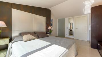 3 bedrooms, iron/ironing board