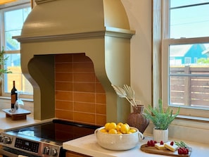 Fridge, microwave, oven, stovetop - Cosmic Cactus: Designer Luxury Escape & Amenities (Port Isabel)