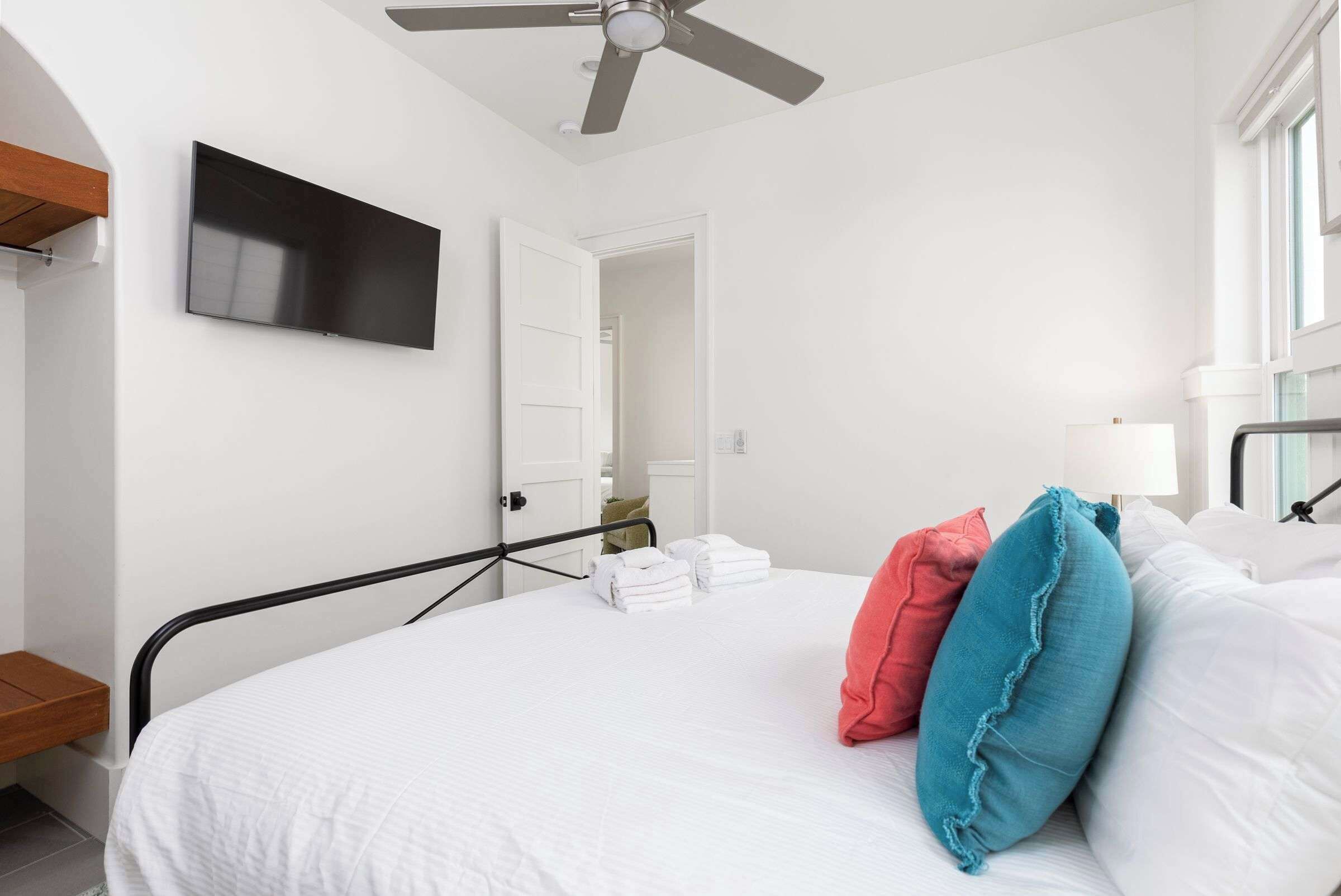 4 bedrooms, desk, iron/ironing board, travel crib