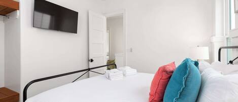 4 bedrooms, desk, iron/ironing board, travel crib