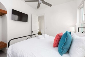 4 Schlafzimmer, Schreibtisch, Bügeleisen/Bügelbrett, Reisekinderbett