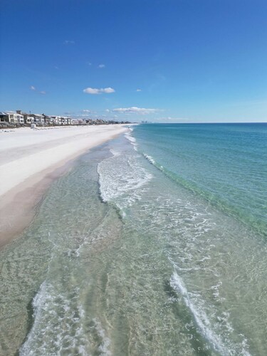 LUXURY "Seaglass & Sunsets" Golf Cart, Private Pool,   Near Beach, Dog Friendly