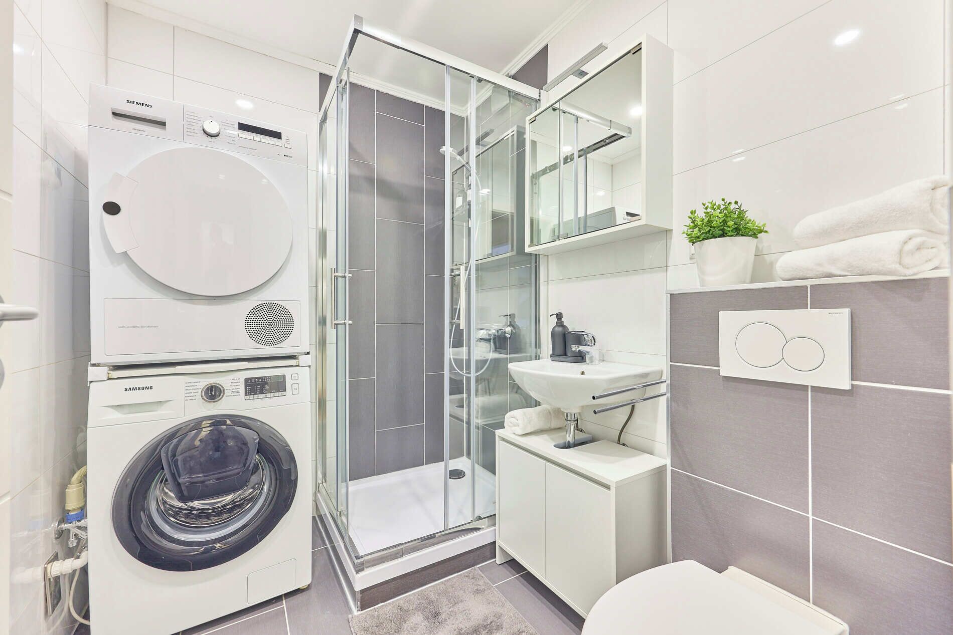 Dusche, Handtücher, Seife, Toilettenpapier
