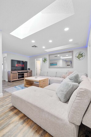 Téléviseur, bureau