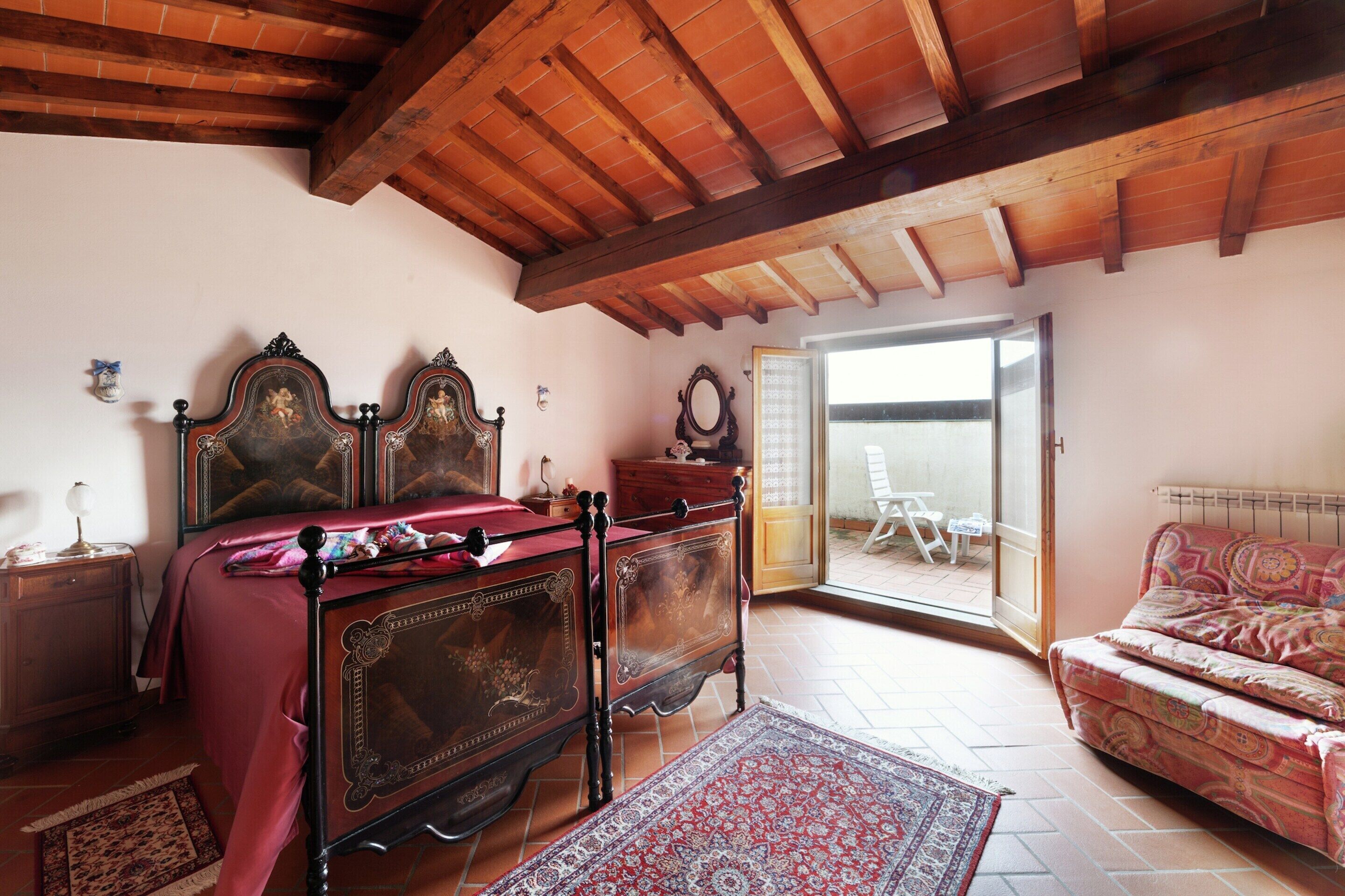 2 habitaciones, muebles diferentes y ropa de cama 