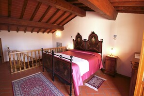 Apartment | 2 bedrooms, individually furnished, bed sheets - Apartment in Tuscany Near Vineyards (Poppi)