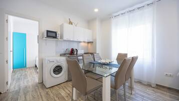 Standard Apartment, 2 Bedrooms, City View | Private kitchen | Electric kettle