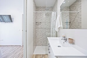Standard-Apartment, 2 Schlafzimmer, Stadtblick | Badezimmer