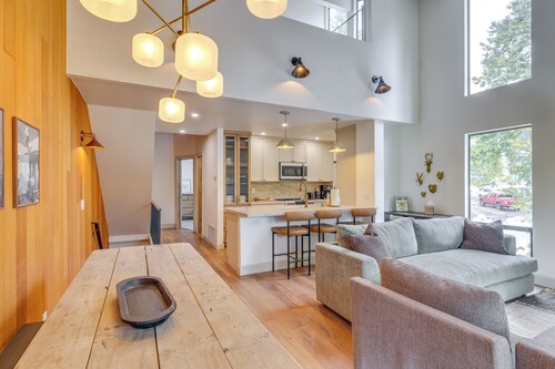 8 Mi to Northstar Slopes: Tahoe Gem w/ Fireplace