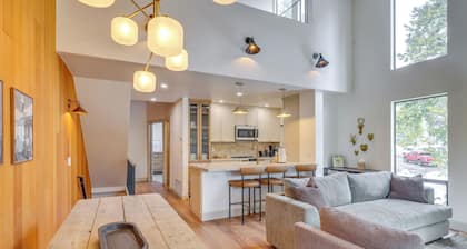 8 Mi to Northstar Slopes: Tahoe Gem w/ Fireplace