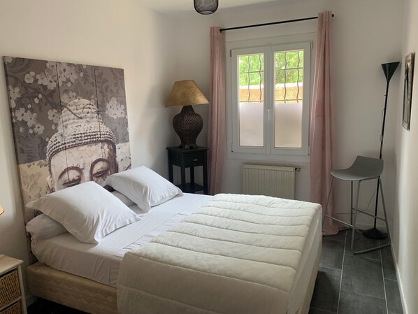 2 bedrooms, iron/ironing board, free WiFi, bed sheets