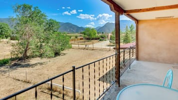 House (4 Bedrooms) | Front of property