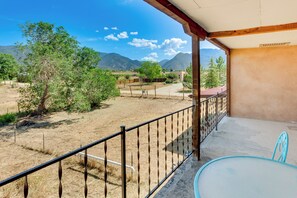 House (4 Bedrooms) | Front of property