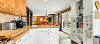 11 Mi to Sugarbush: Eclectic Ski House w/ Hot Tub!