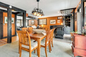 Interior - 11 Mi to Sugarbush: Eclectic Ski House w/ Hot Tub! (Roxbury)