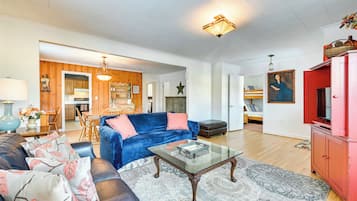 House (4 Bedrooms) | Living area | TV, fireplace, books