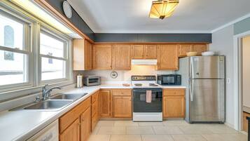 House (4 Bedrooms) | Interior