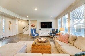 House (5 Bedrooms) | Interior