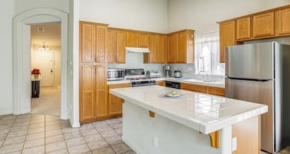 17 Mi to Napa: Spacious Vallejo Family Home!