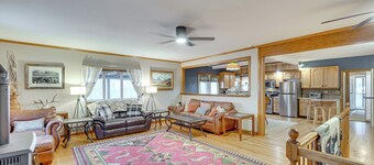 Knoxville Home: On-site Hiking & Outdoor Kitchen!