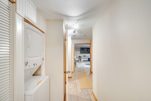 House (3 Bedrooms) | Interior - Knoxville Home: On-site Hiking & Outdoor Kitchen! (Knoxville)