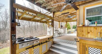 Knoxville Home: On-site Hiking & Outdoor Kitchen!