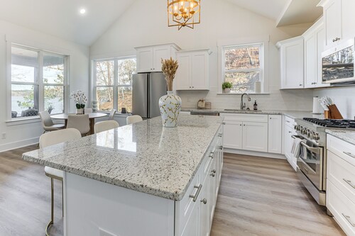 Private Lakeview Haven in Rockford