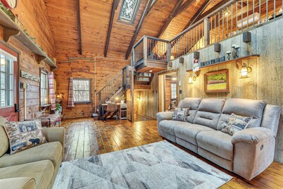 Family-friendly Tyrone Cabin w/ Deck Near Hiking