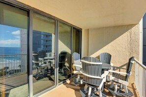 Outdoor dining - Outdoor & Indoor Pool | Gulf Front Condo (Orange Beach)