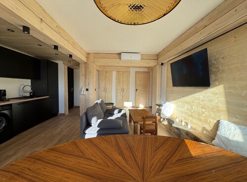 Luxurious 4-room chalet-style apartment. Cœur station d'Auron, 10 pers. 