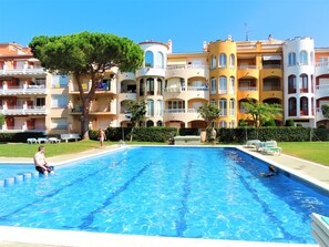 LĂ€genhet | Pool | Utomhuspool
