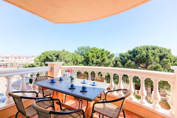 Apartment | Outdoor dining