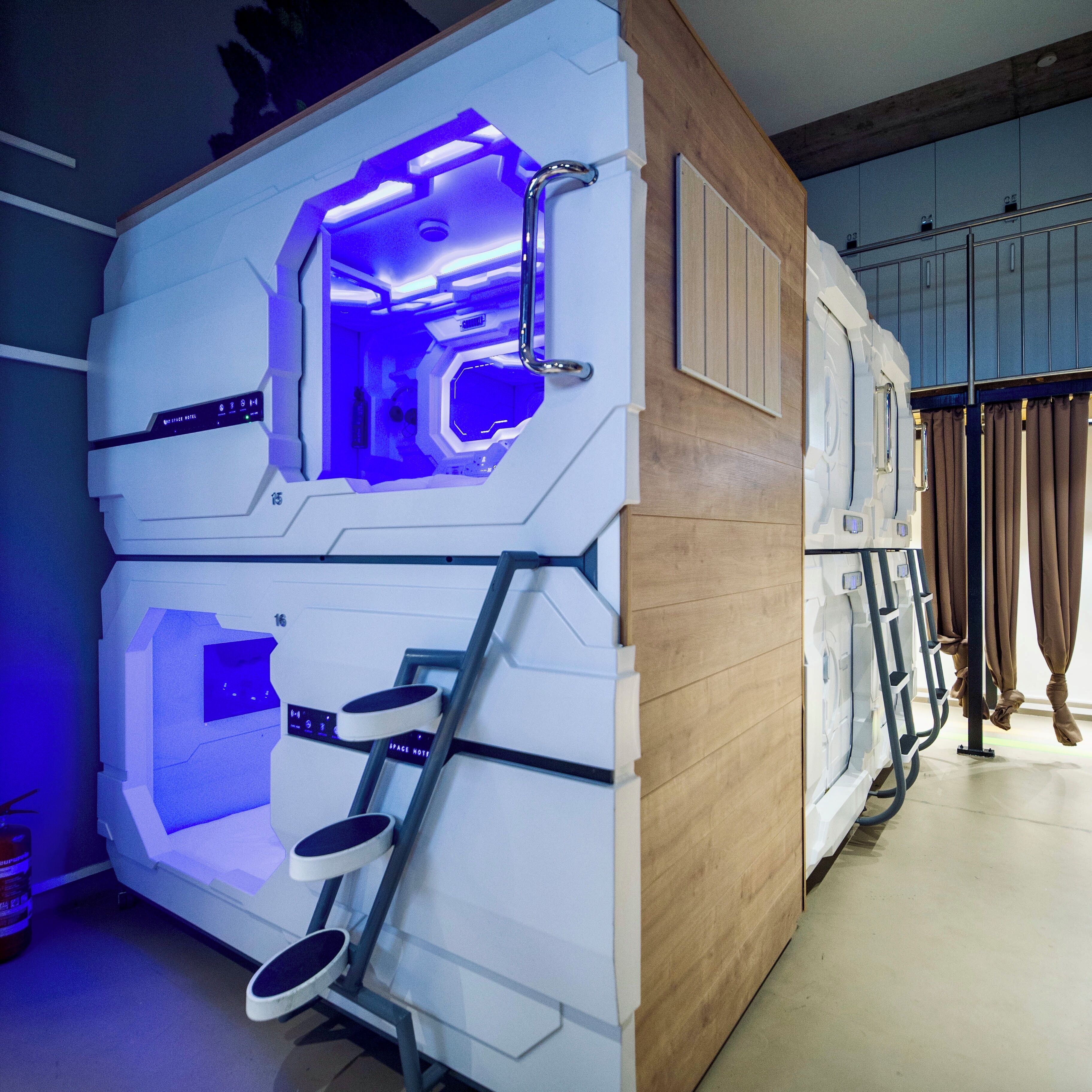 Single Capsule | Free WiFi, bed sheets