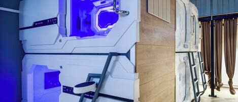 Single Capsule | Free WiFi, bed sheets