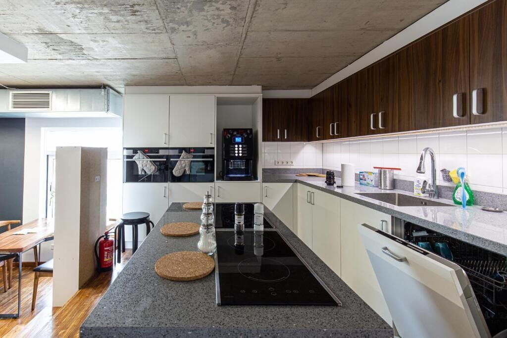 Single Capsule | Dapur pribadi | Lemari es besar, microwave, oven, dan kompor