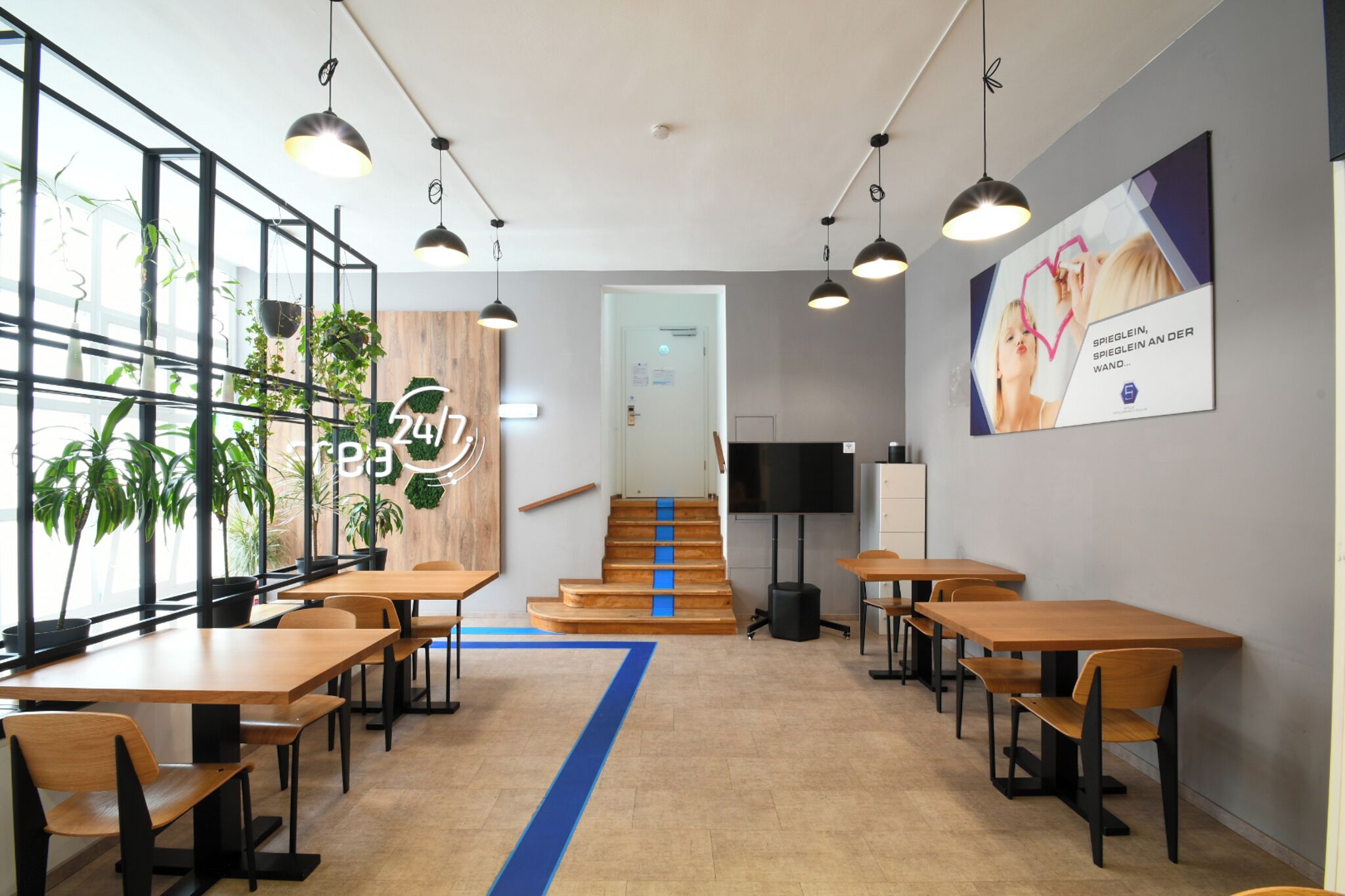 Single Capsule | In-room dining