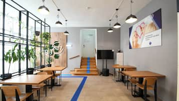 Single Capsule | In-room dining