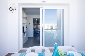 Apartment | Private kitchen - Beautiful Apartment With View (Roses)