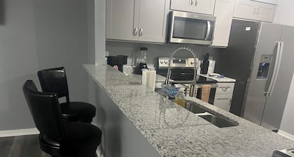 Charming 2 bedroom, 2 bath townhome located in Portsmouth, Simple and elegant!!