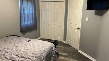 2 bedrooms, iron/ironing board, free WiFi, bed sheets