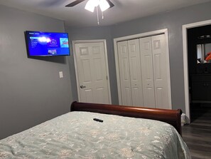 2 bedrooms, iron/ironing board, free WiFi, bed sheets