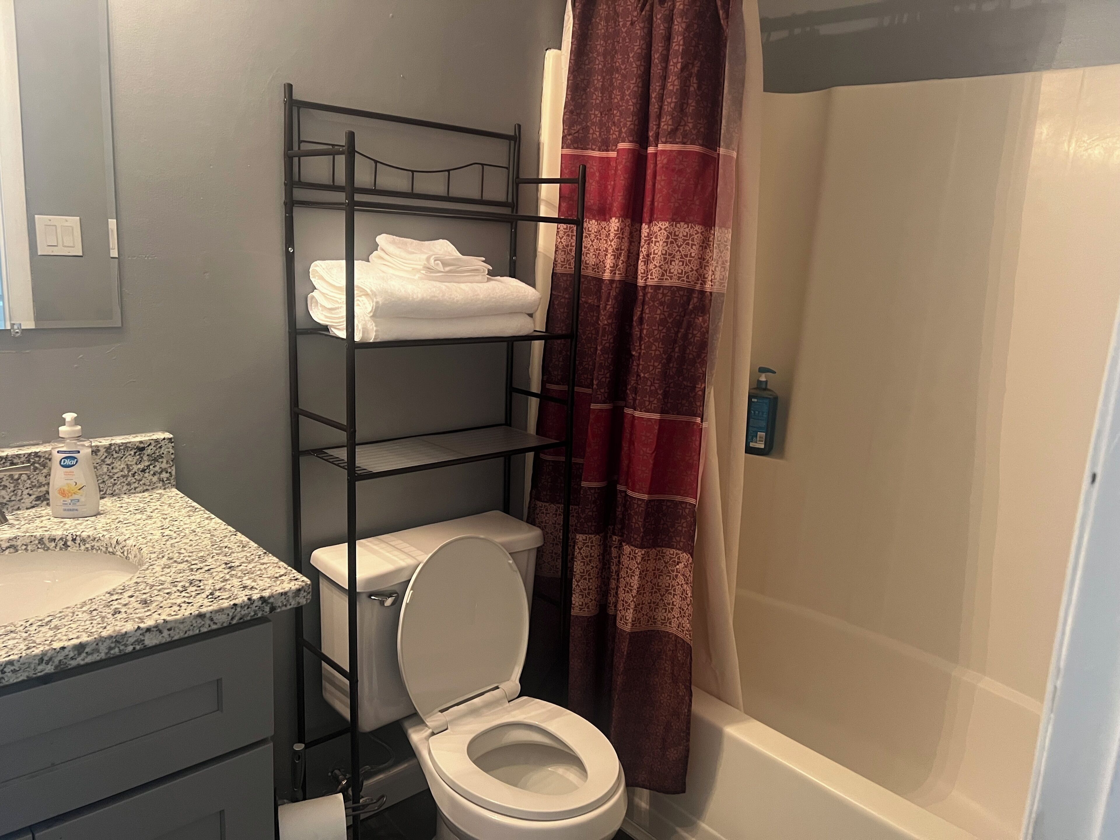 Handdukar, tvål och toalettpapper