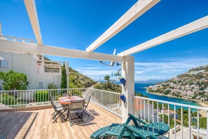 Apartment | Balcony - Bright Apartment in Nature (Roses)